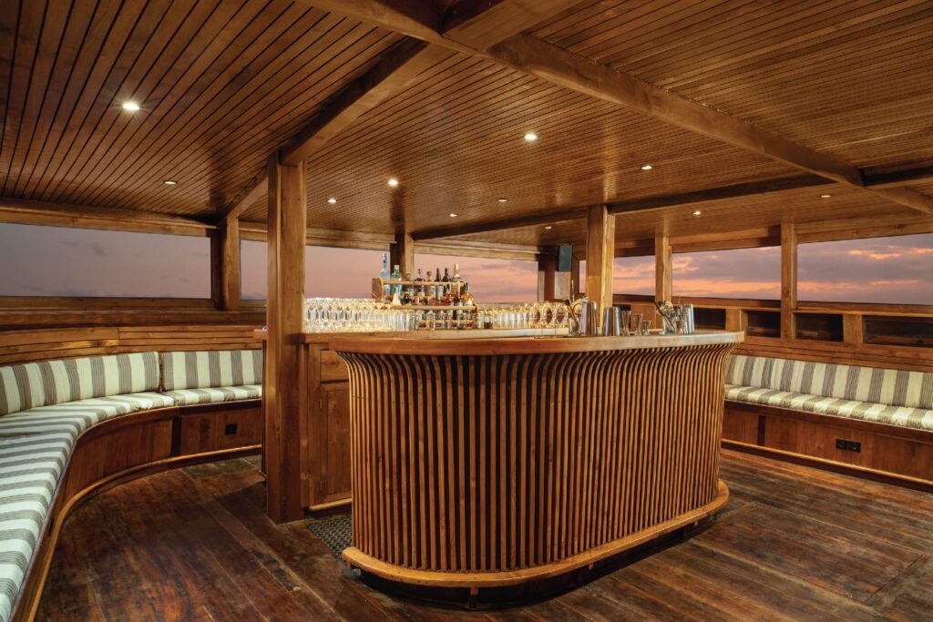 The Best Bars in Uluwatu You Must Visit – Shivanna