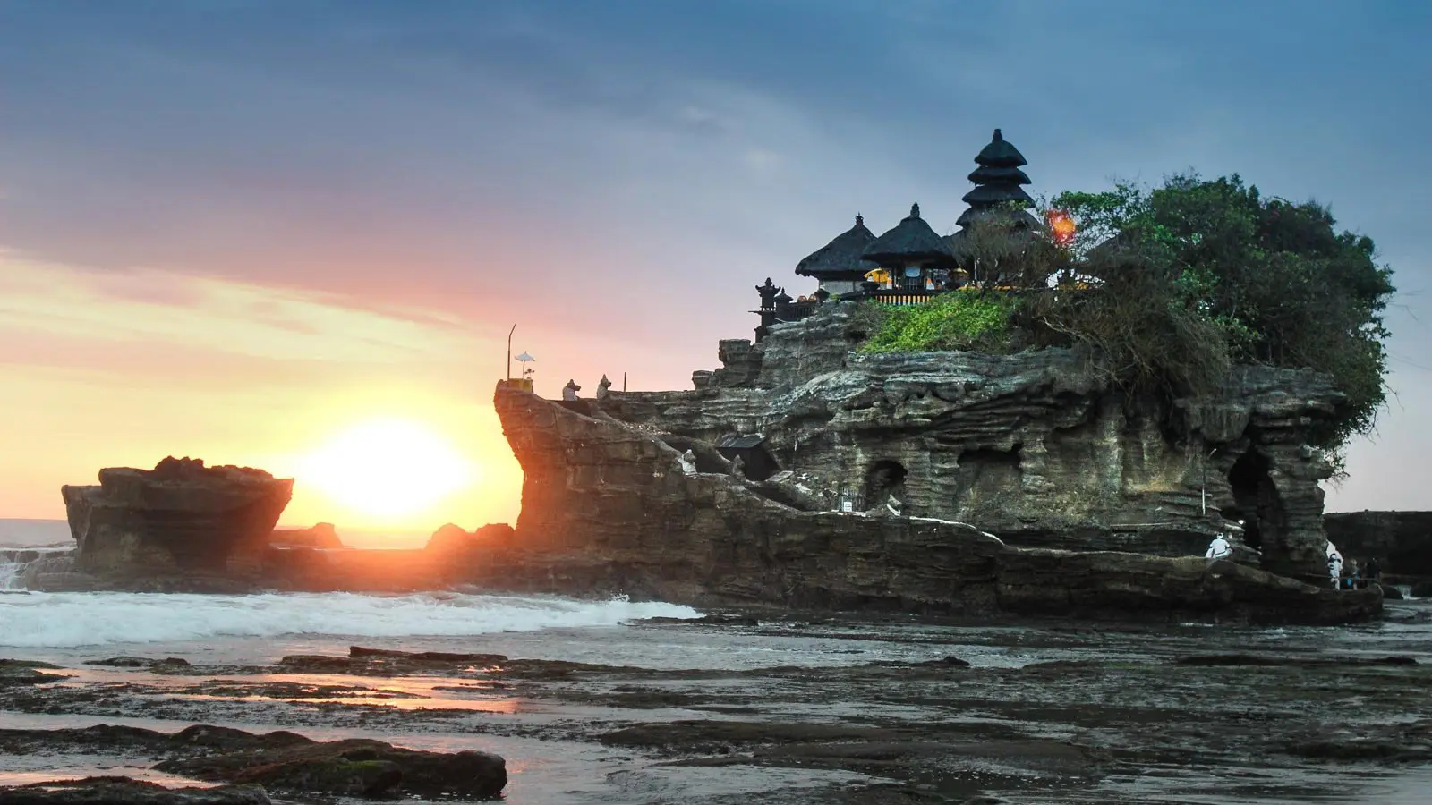 sunset pura tanah lot bali