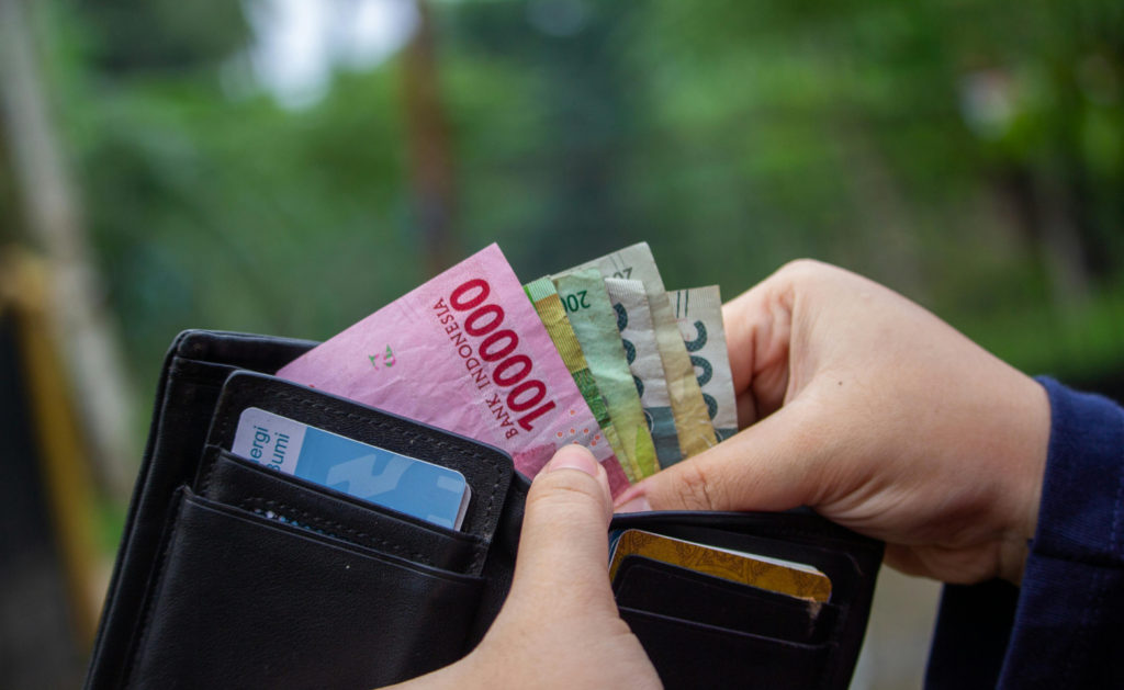 financial transaction in bali