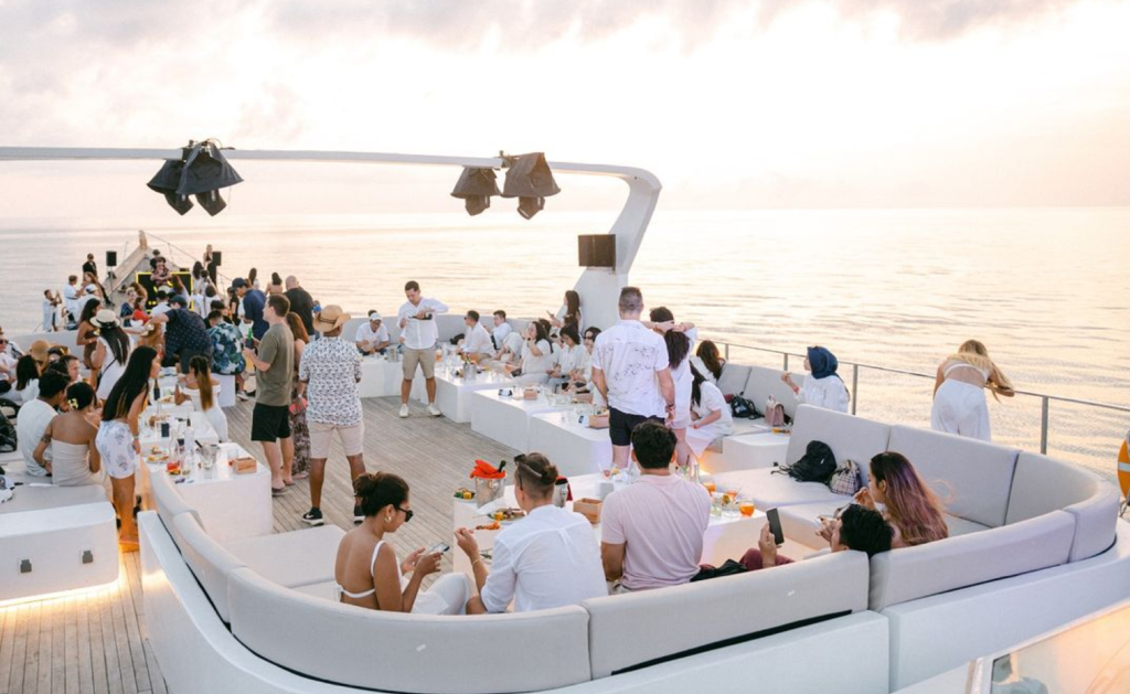 the shivanna sunset cocktail cruise in bali
