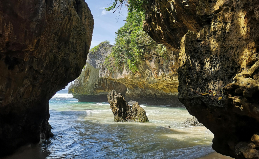 uluwatu beach