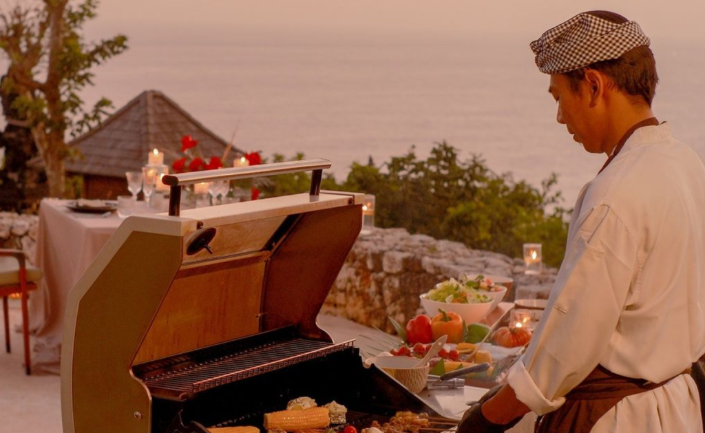 cliff dining in uluwatu