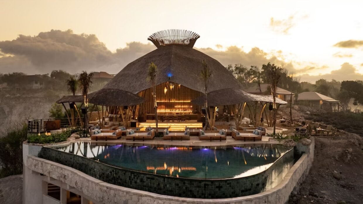 ARNA Suites and Ocean Lounge