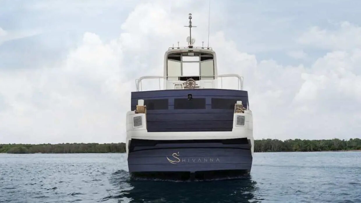 Yacht departing for a Bali island excursion